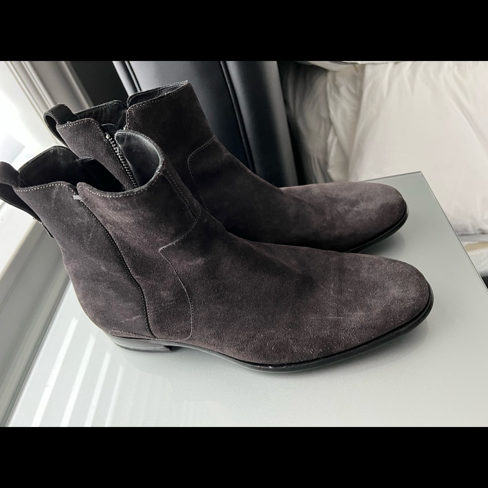 Vince NWB Chelsea Boots Size 8.5 D in Brown Suede Carmine